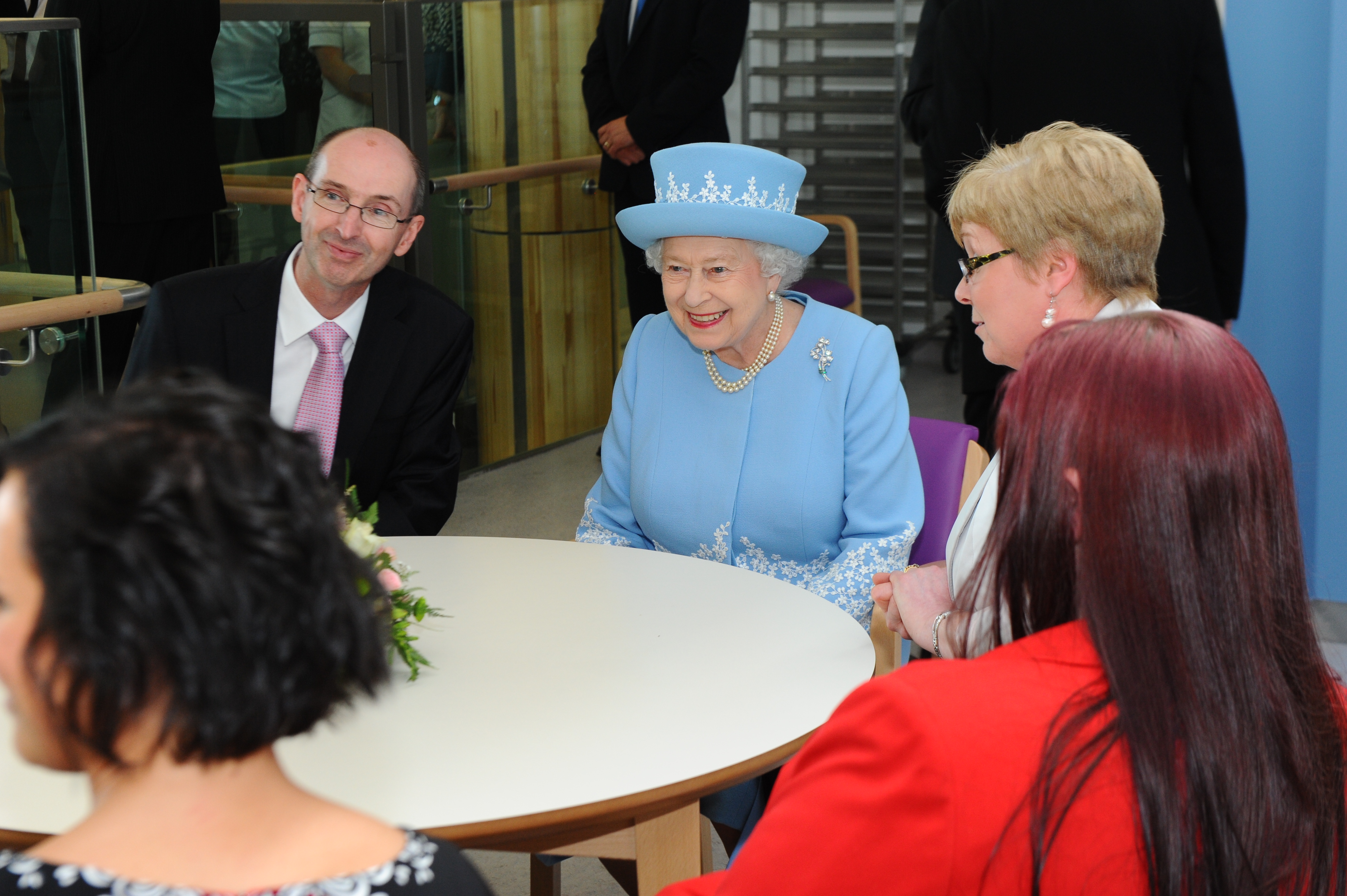 Queen Elizabeth II inaugurates a hospital built by FCC in Northern Ireland
