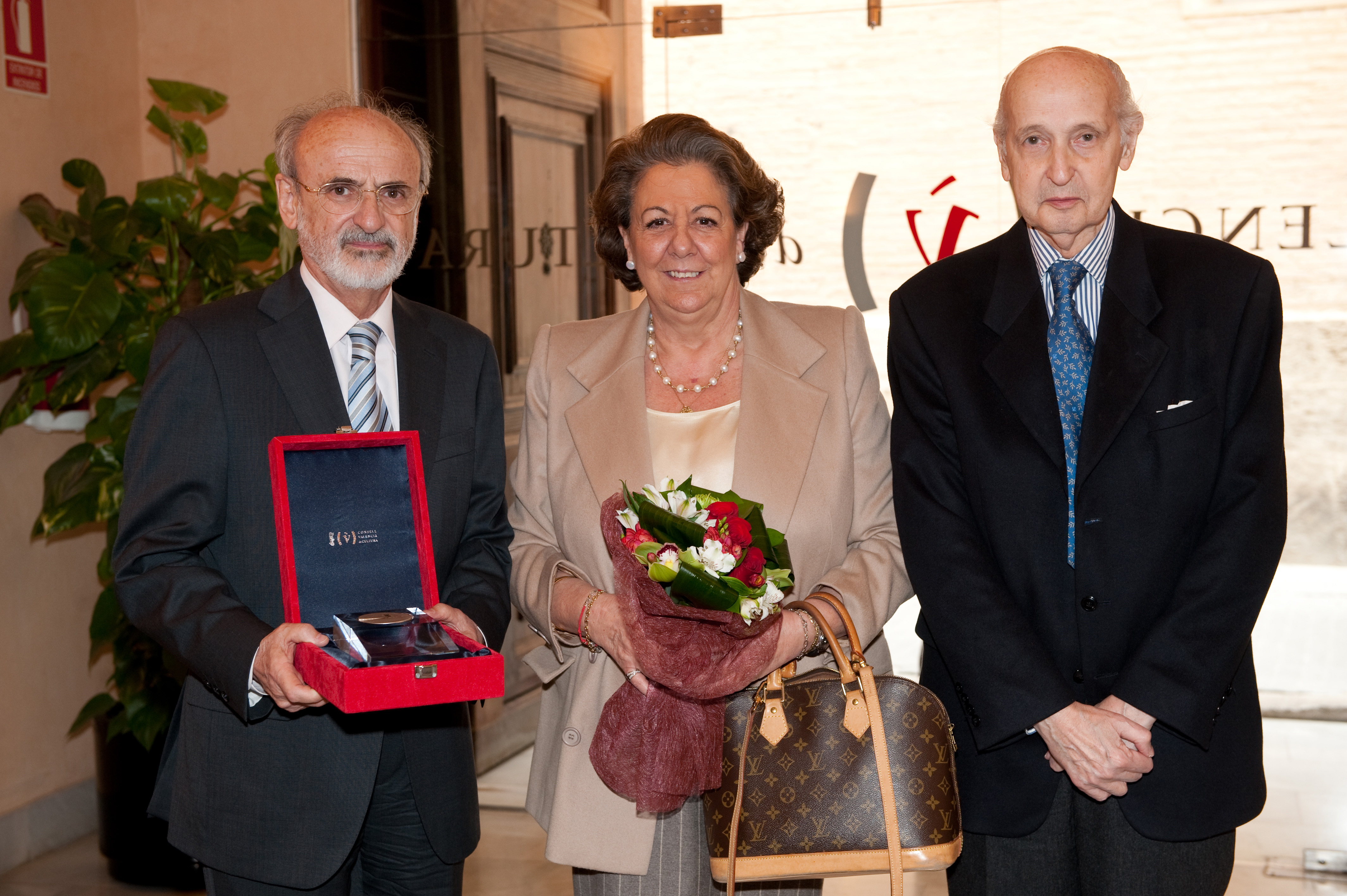 La Fundación Esther Koplowitz recibe la medalla del Consell Valencià de Cultura
