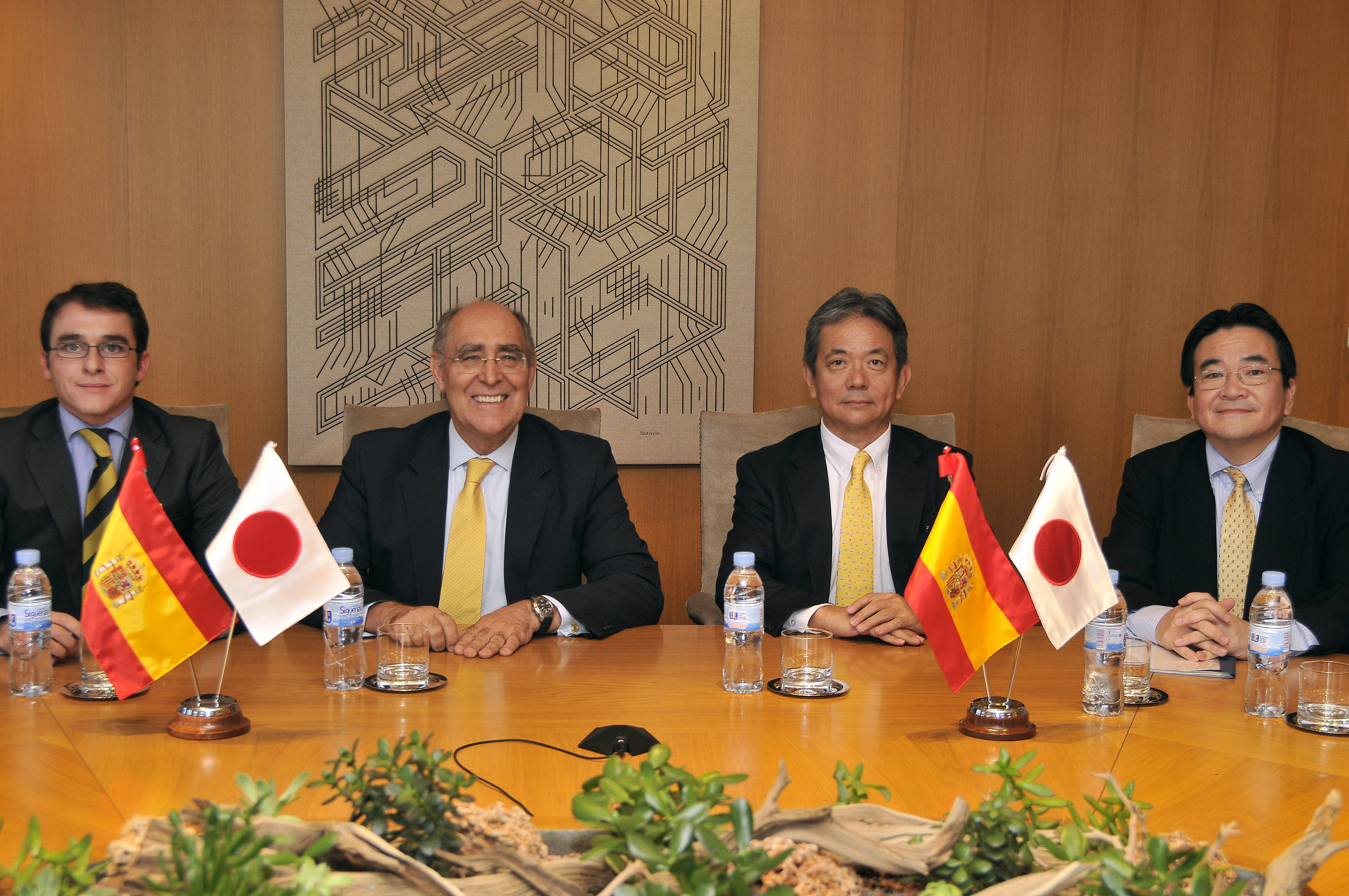 FCC and MITSUI partner to develop solar thermal power in Spain