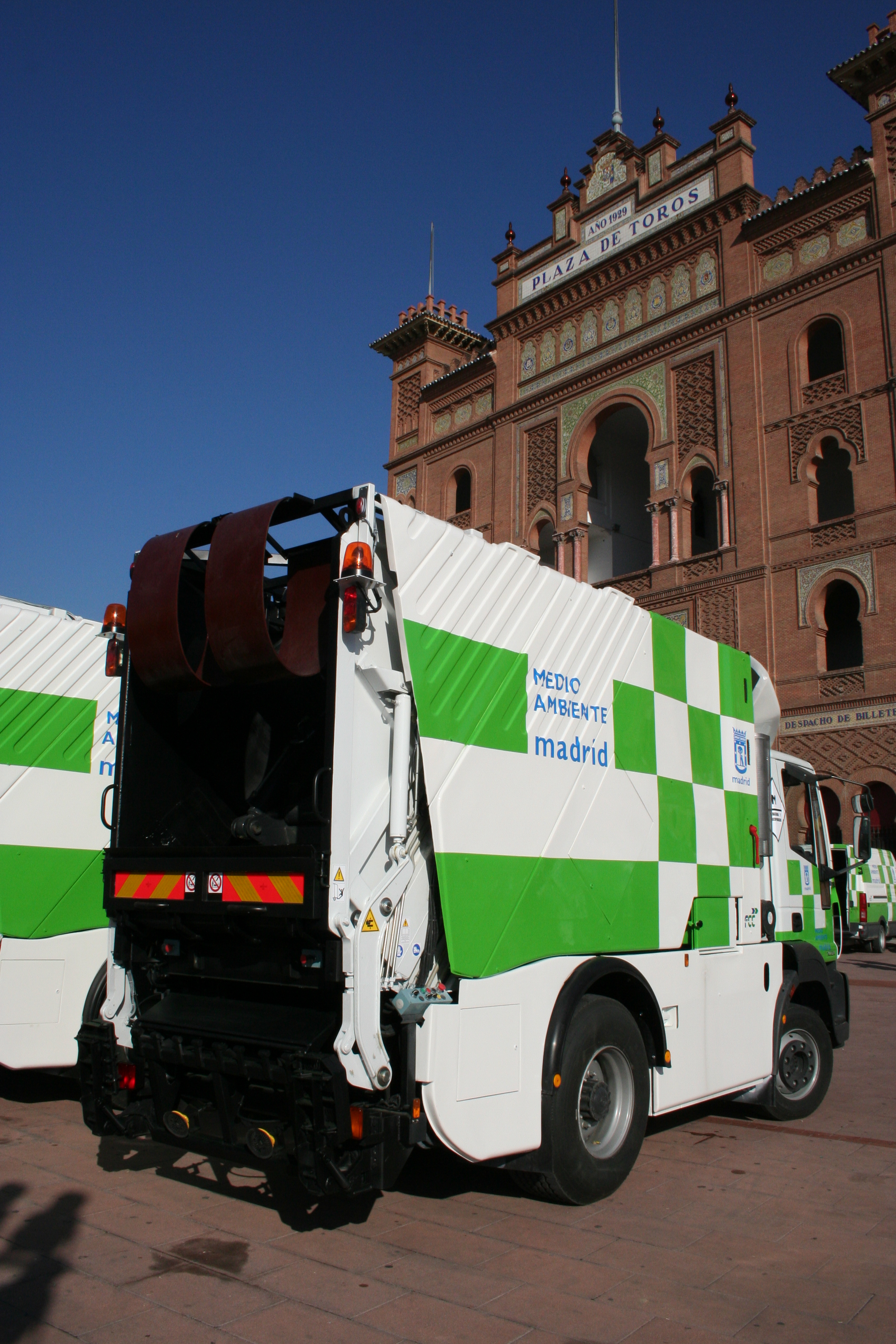 FCC's electric waste collection truck short-listed for Platts Global Energy Awards