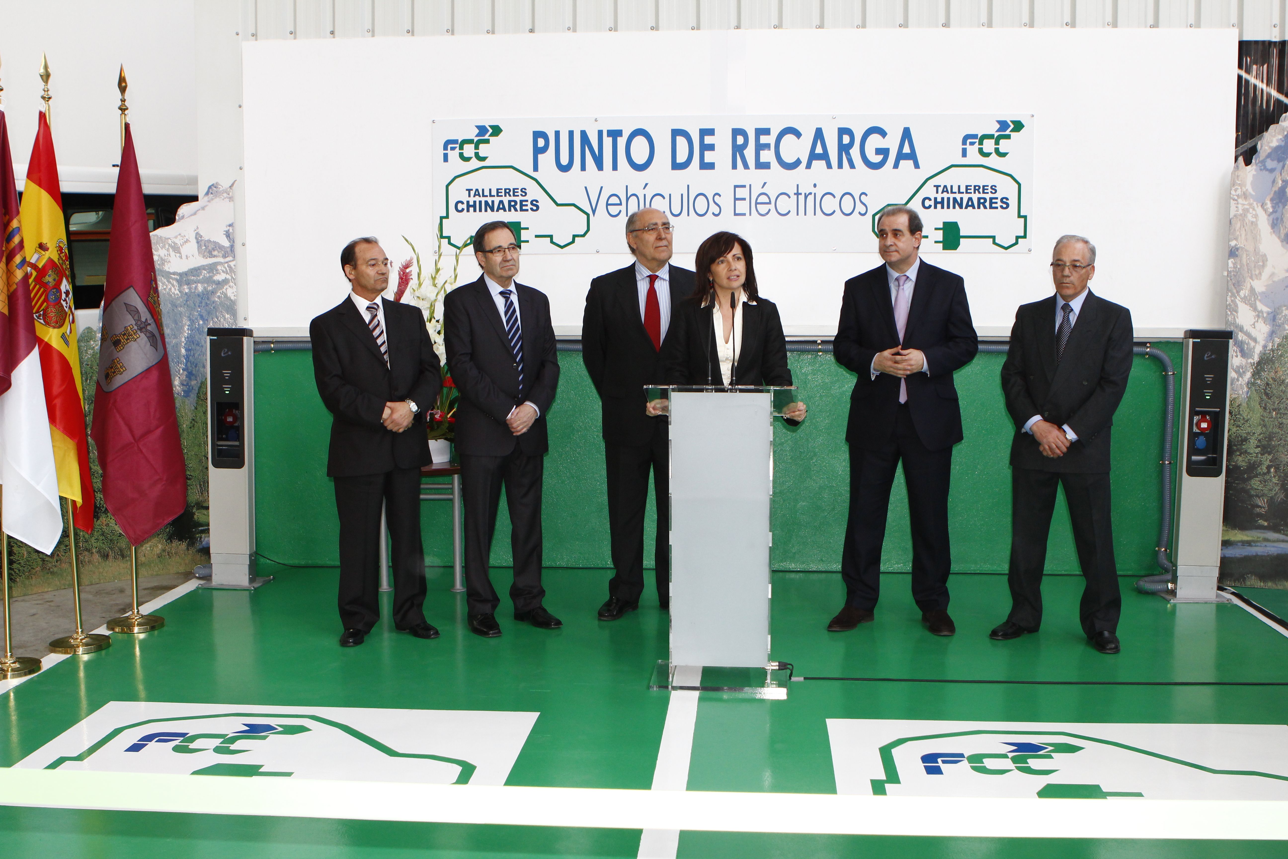 FCC inaugura su primera electrolinera construida en Albacete