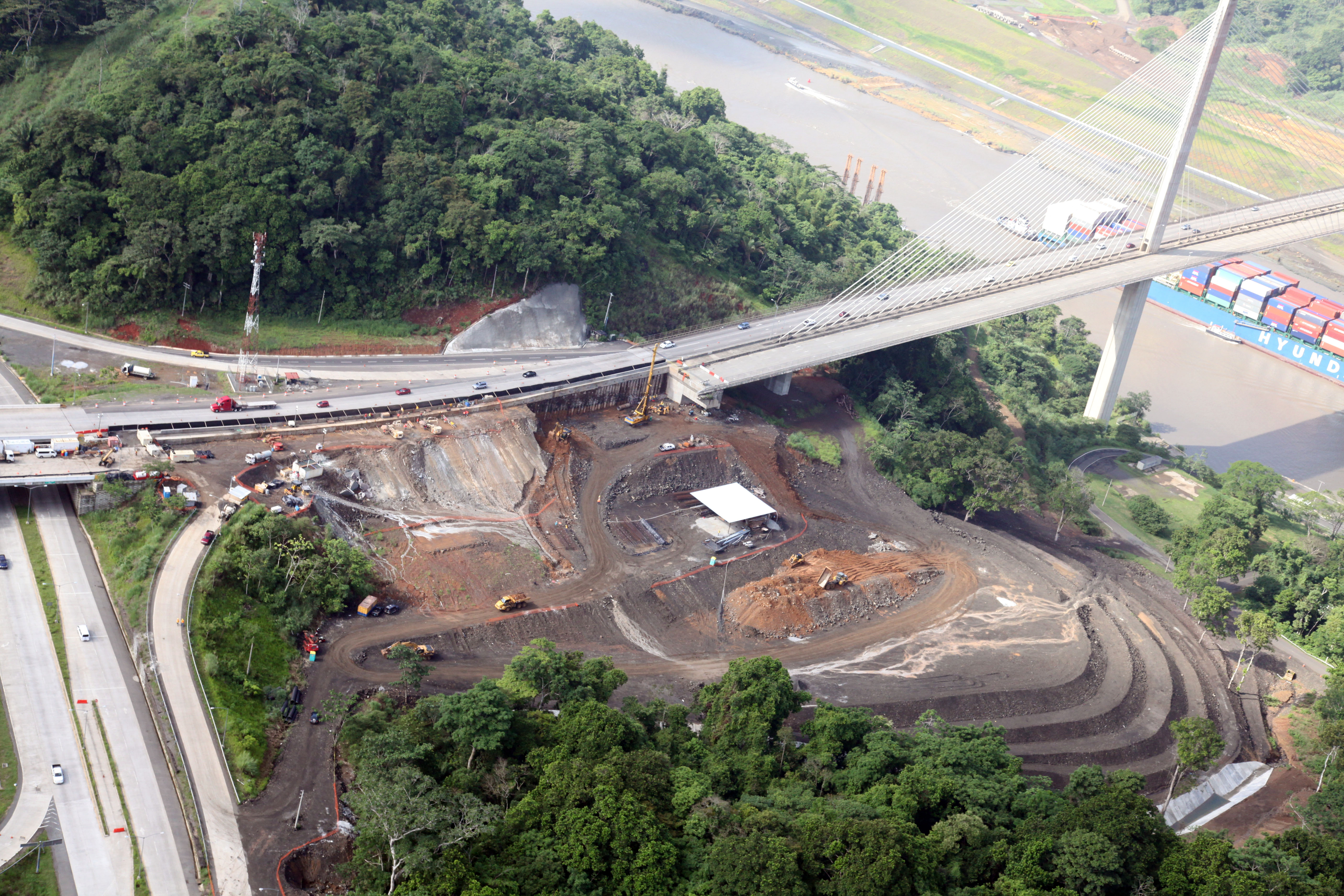 New access bridge to Panama's Centennial Bridge