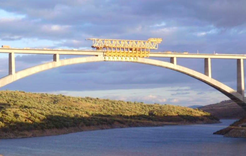 FCC culmina la estructura del viaducto de Almonte de la Línea de Alta Velocidad Madrid- Extremadura