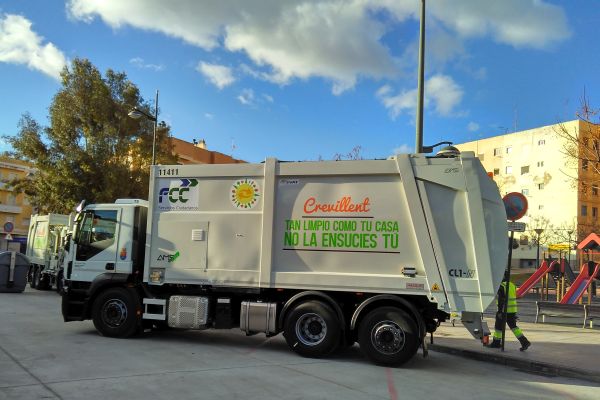 FCC presenta la nueva flota de vehículos y maquinaria del servicio de recogida de basura y limpieza de Crevillent (Alicante)
