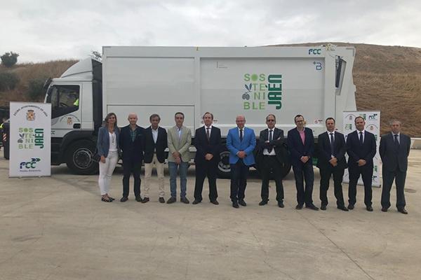 El Ayuntamiento de Jaén y FCC Medio Ambiente presentan la nueva maquinaria del servicio de recogida de residuos y limpieza de la ciudad