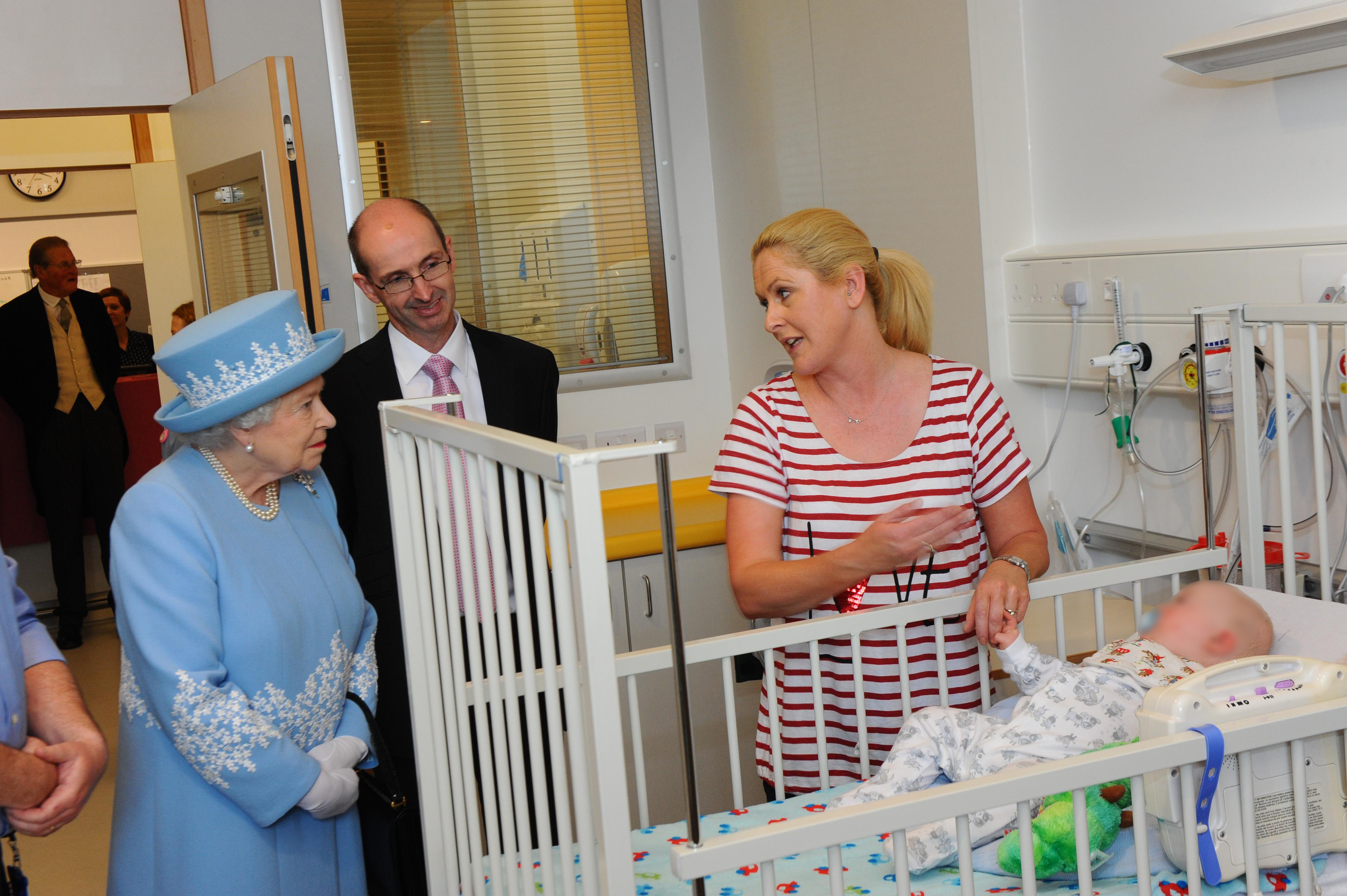 Queen Elizabeth II inaugurates a hospital built by FCC in Northern Ireland