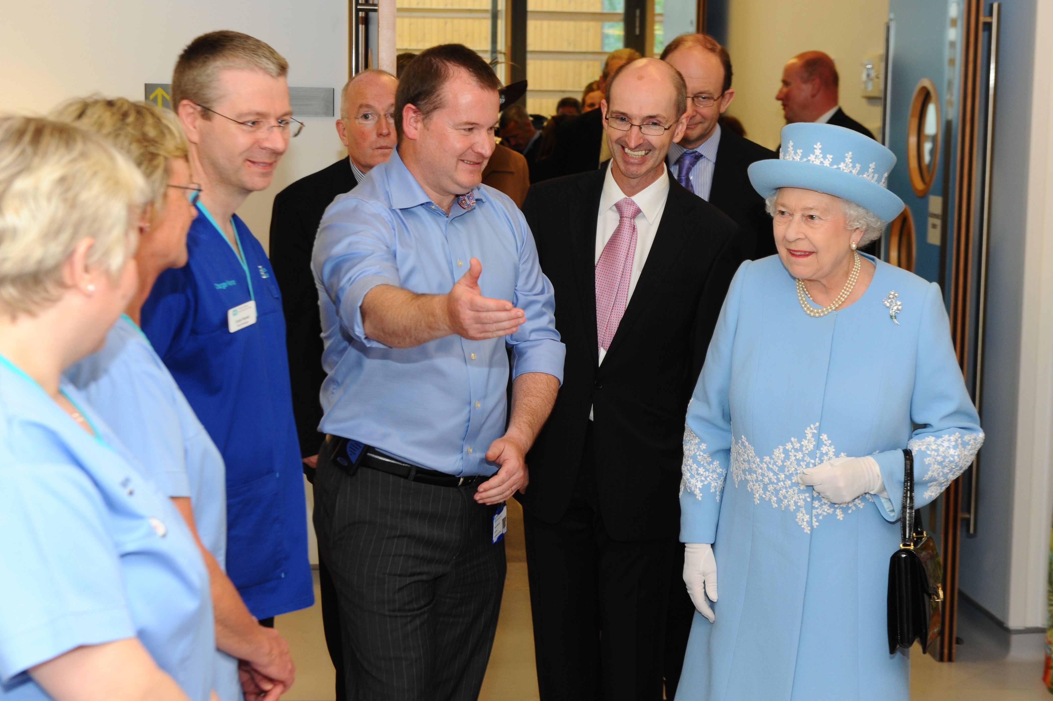 Queen Elizabeth II inaugurates a hospital built by FCC in Northern Ireland