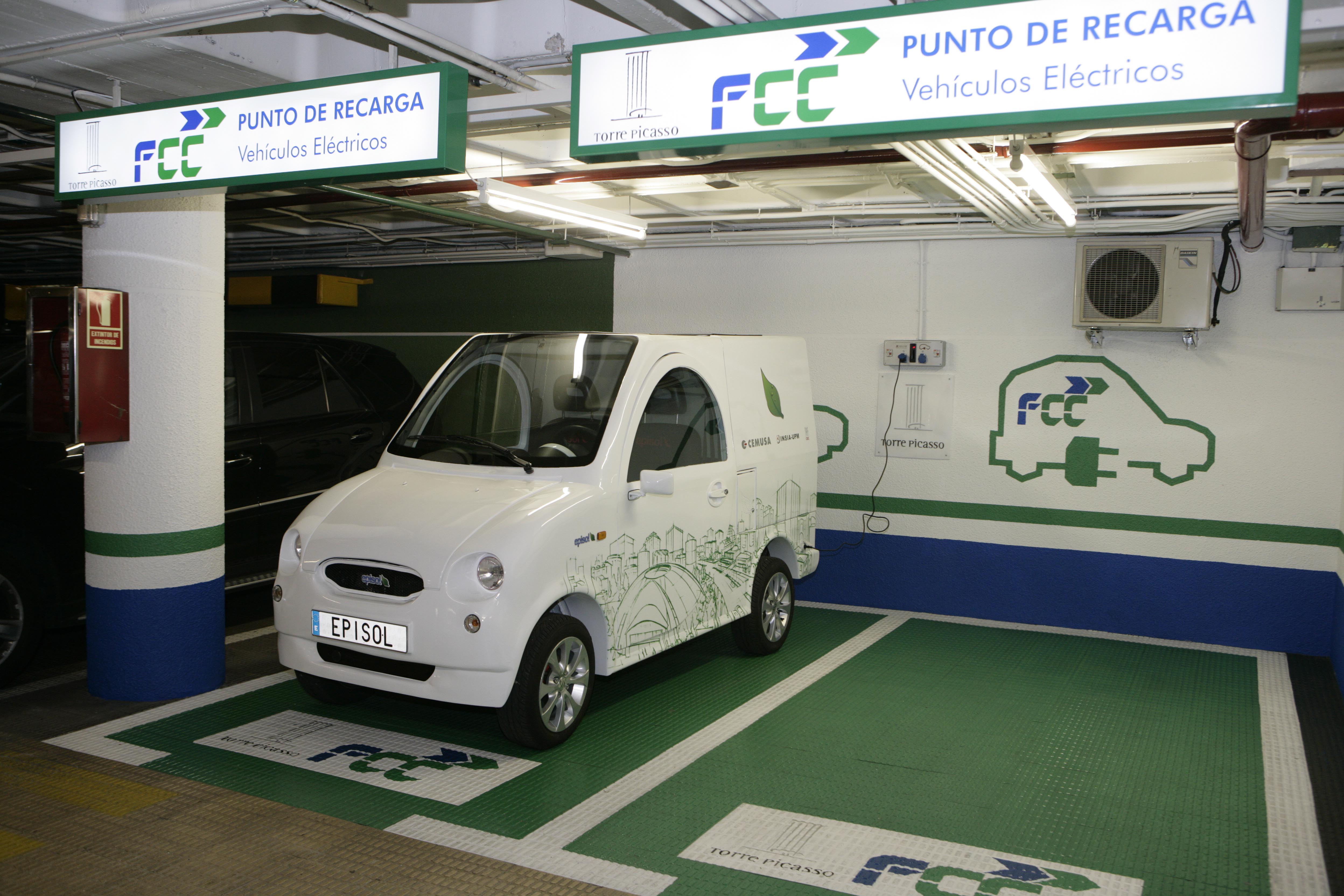 Torre Picasso, the first office block in Madrid to add power sockets for electric cars