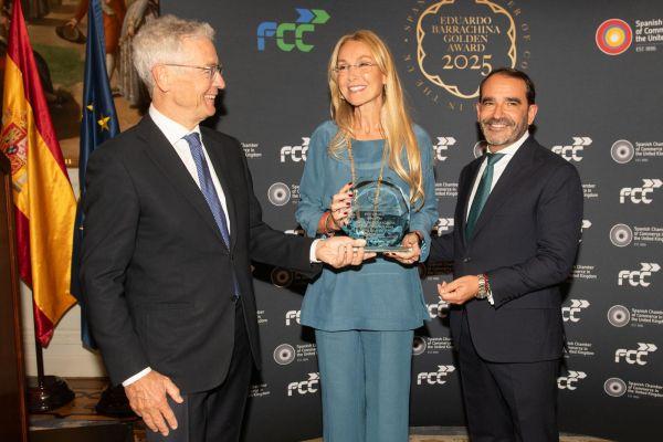 Esther Alcocer Koplowitz, galardonada con el Premio de Oro Eduardo Barrachina 2025